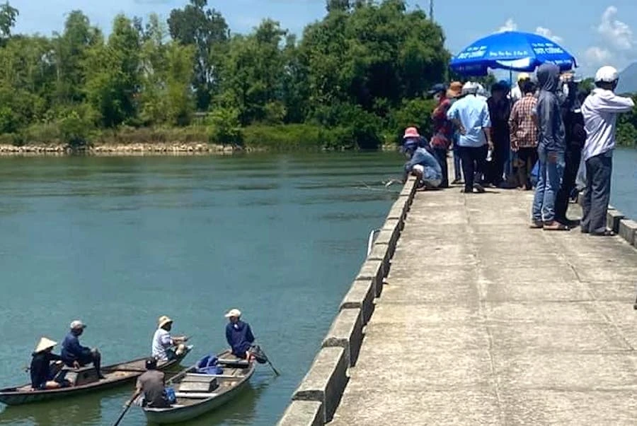 Thanh niên nghi trầm cảm nhảy cầu tự tử. Ảnh: TN