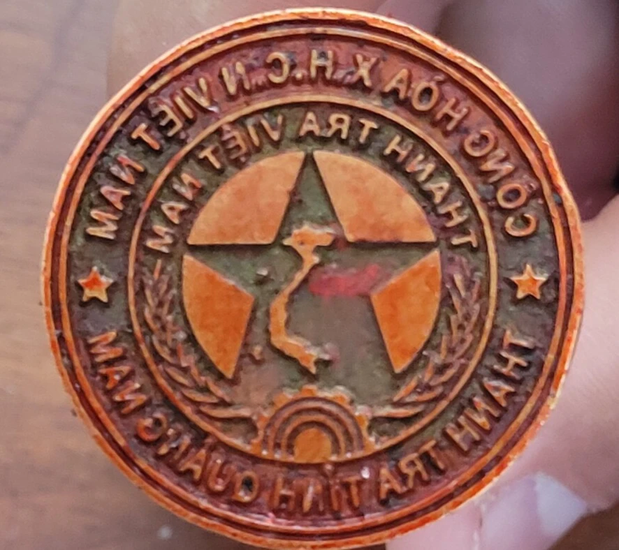 Con dấu của Thanh tra tỉnh Quảng Nam có khắc hình hai quần đảo Hoàng Sa và Trường Sa của Việt Nam. Ảnh: TN