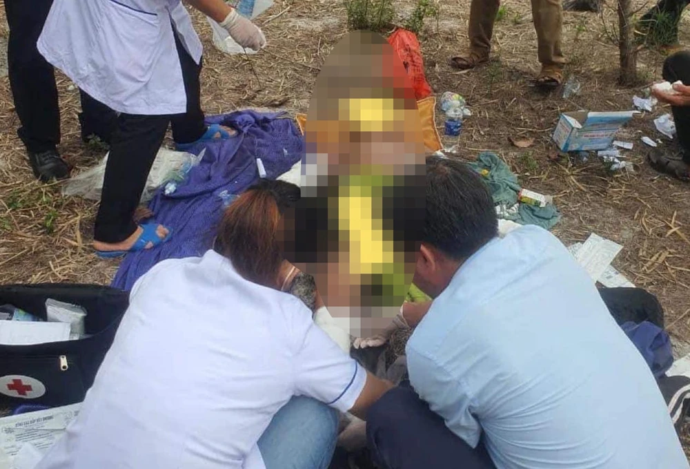 Ông T gặp nạn khi đang đốt rác, không qua khỏi. Ảnh: TN