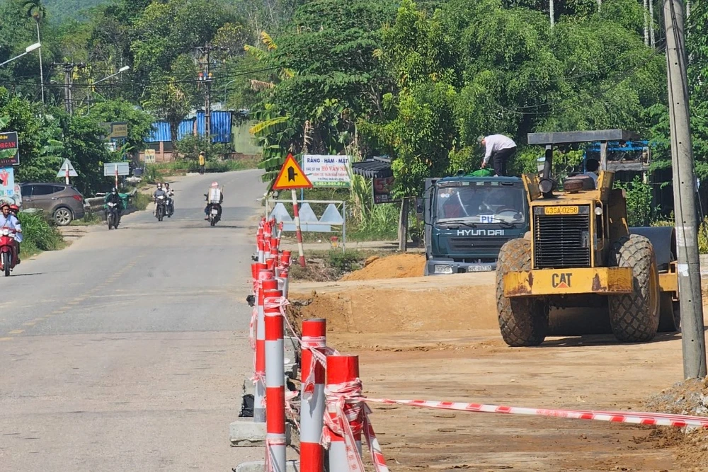 Công tác bồi thường, GPMG dự án cải tạo, nâng cấp quốc lộ 14E gặp nhiều vướng mắc. Ảnh: TN