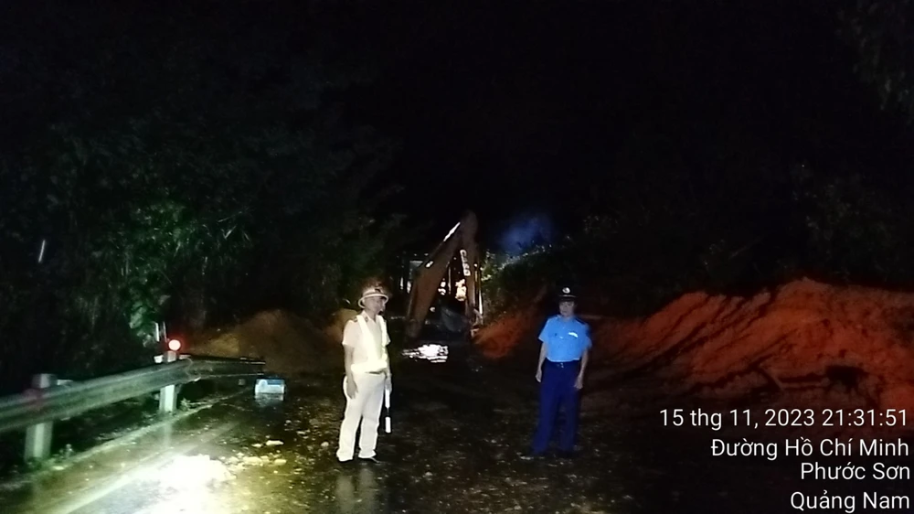 đường Hồ Chí Minh qua Quảng Nam sạt lở