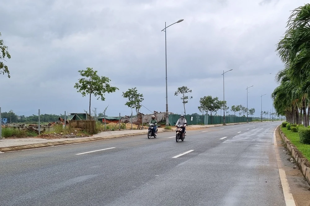 Dây điện võng xuống đường gây tai nạn chết người.