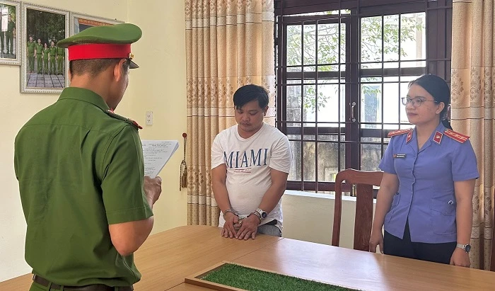 Trí tự nhận có khả năng làm sổ đỏ để chiếm đoạt tiền của bị hại