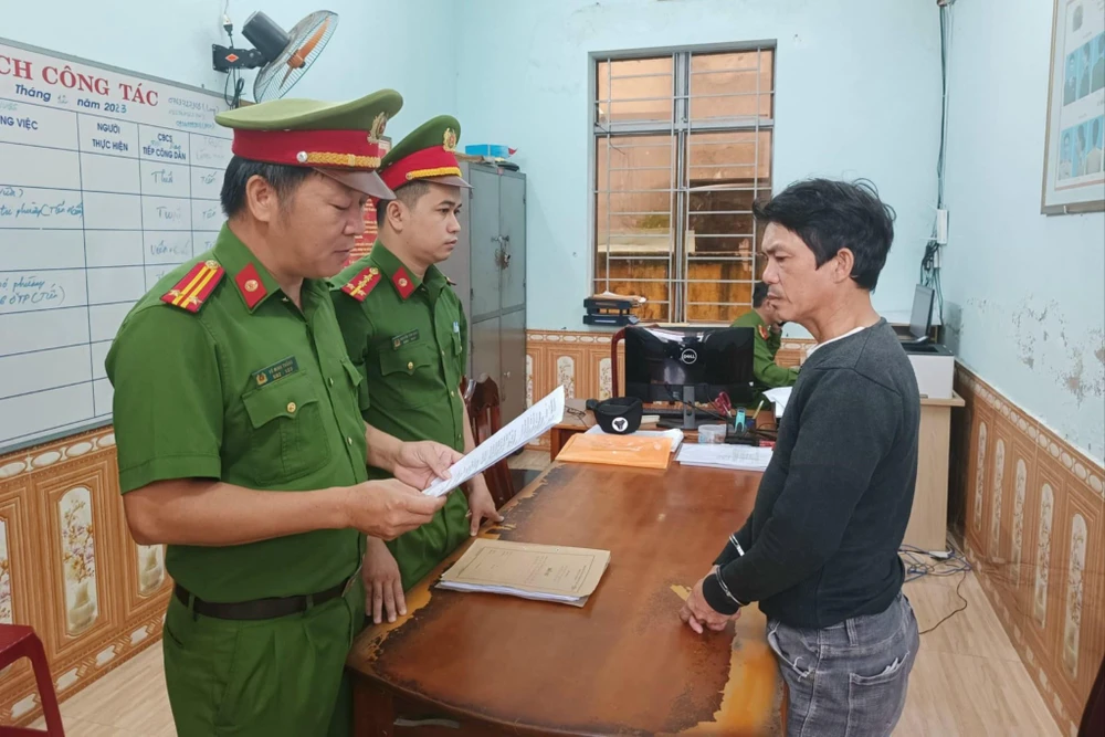 Châu bị bắt cướp tài sản, giữ người và hiếp dâm người tình cũ