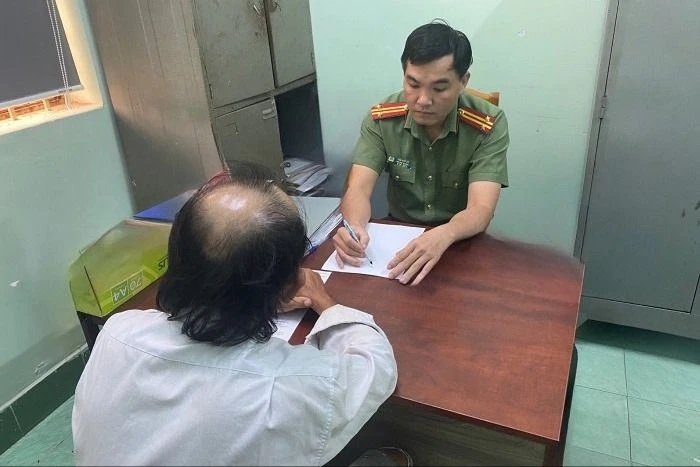 Ông C đăng tin 'đánh chết người tại đồn công an' sai sự thật bị phạt 5,5 triệu đồng. Ảnh: CA