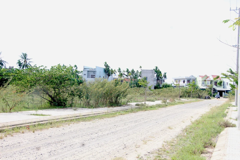 Hạ tầng Khu dân cư số 1 mở rộng phường Điện An vừa vừa bị tỉnh Quảng Nam giao thanh tra đột xuất vẫn chưa hoàn thiện. Ảnh: TN