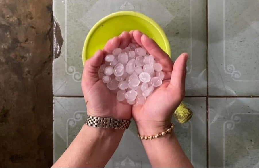 Mưa đá xuất hiện ở các huyện miền núi Quảng Nam. Ảnh: FB