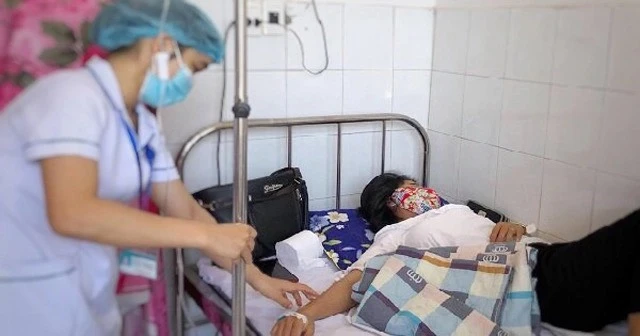 Chủ tịch Quảng Ngãi phạt 1 chủ tiệm bánh mì bị phạt 90 triệu đồng vì gây ngộ độc thực phẩm cho 23 người. Ảnh: TN