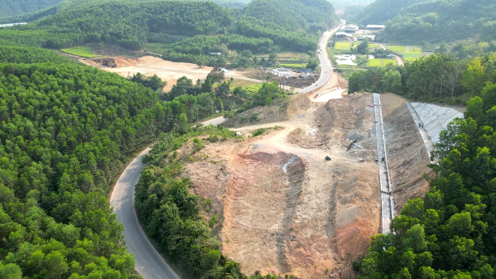 Tập đoàn Thuận An cùng hai doanh nghiệp khác trúng gói thầu XD02, thuộc dự án cải tạo nâng cấp quốc lộ 14E, tỉnh Quảng Nam. Ảnh: TN