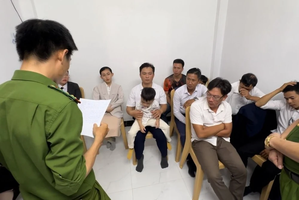 Công an Quảng Nam xoá nhóm sinh hoạt Hội thánh Đức chúa trời mẹ tại huyện Duy Xuyên.