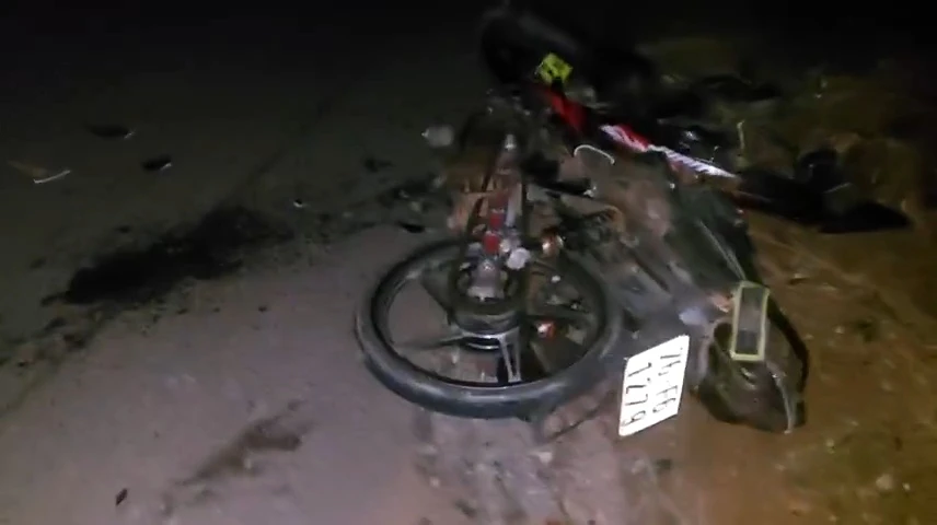 2 vụ xe máy đấu đầu trên 1 tuyến đường trong đêm làm 3 người chết, 4 người bị thương