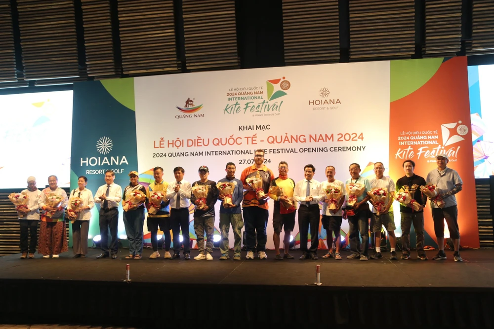Chiêm ngưỡng vẻ đẹp của hàng trăm con diều tại Lễ hội Diều quốc tế - Quảng Nam 2024