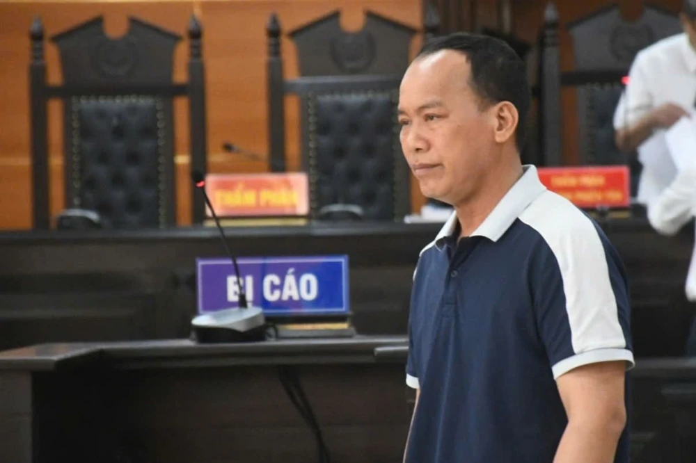 Bị cáo Phan Thượng Mỹ - người đánh nam sinh lớp 9 nhập viện lãnh án tù giam. Ảnh: AT