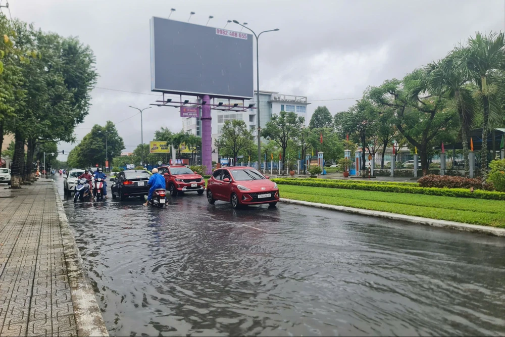 lội nước trên đường