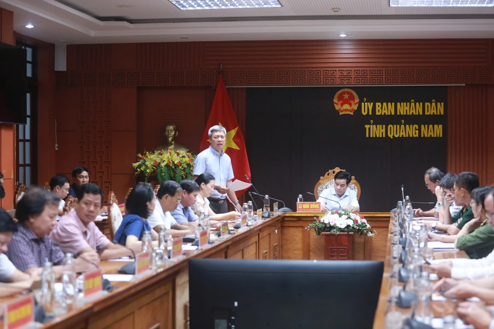 Lãnh đạo tỉnh Quảng Nam đề nghị mang hết kinh nghiệm ra phòng chống cơn bão Trà Mi. Ảnh: TN