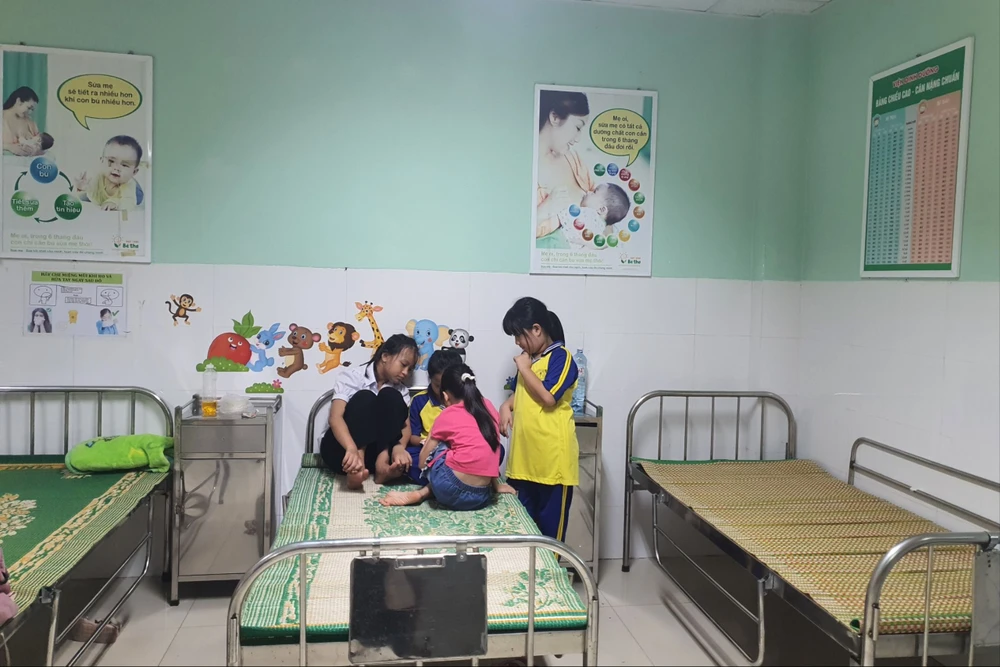 15 học sinh nhập viện