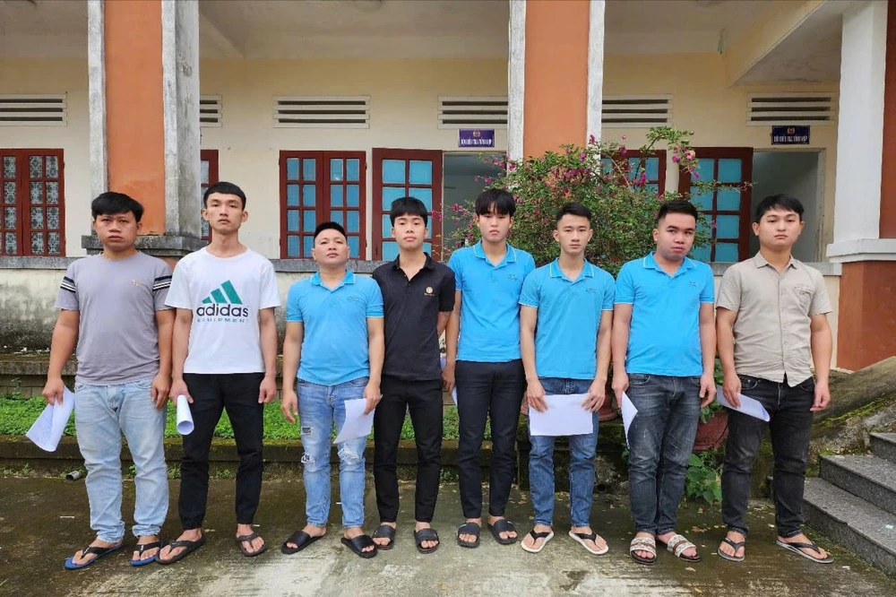 Công an bắt giam nhóm thanh niên tấn công người nhà chú rể sau khi dự tiệc cưới. Ảnh: CA