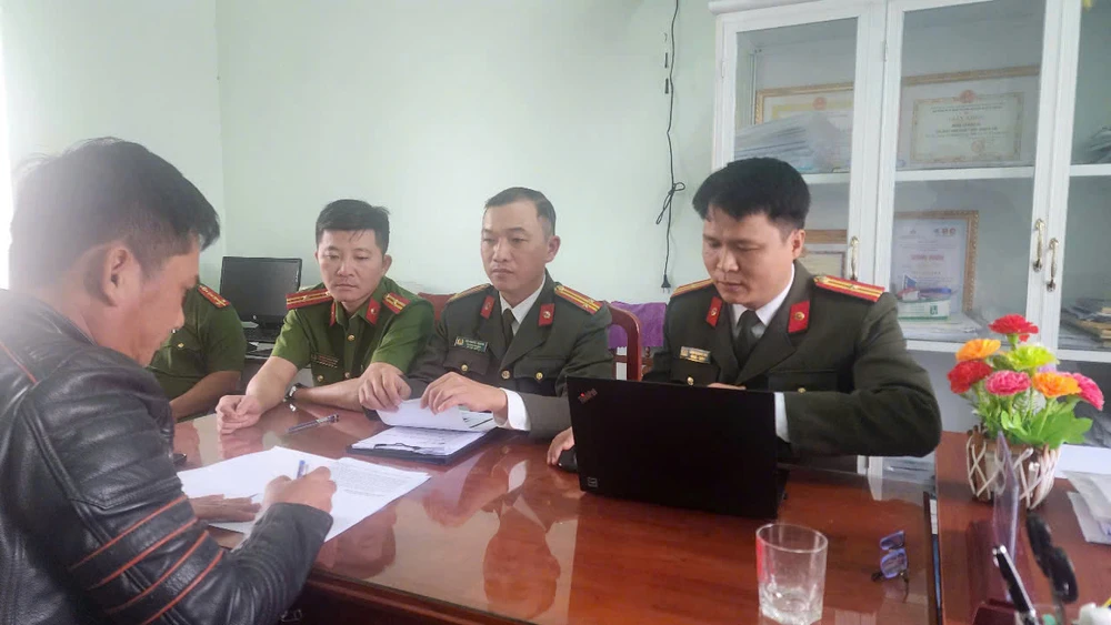 Công an làm việc với chủ trang facebook SOS Quảng Nam