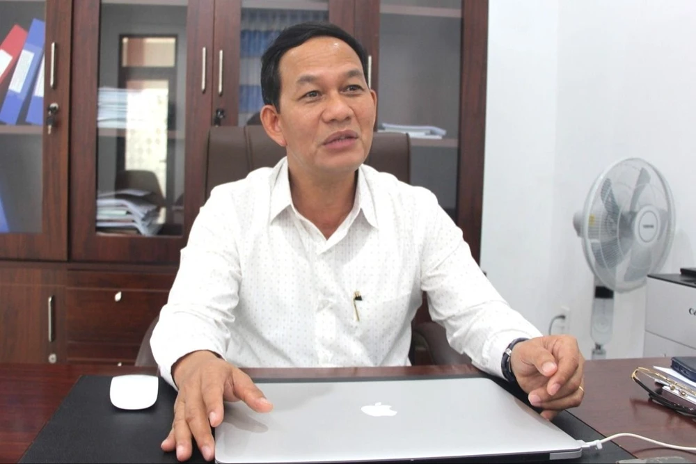 Ông A Lăng Mai (ảnh) và ông Trần Úc được cho nghỉ hưu trước tuổi. Ảnh: HT