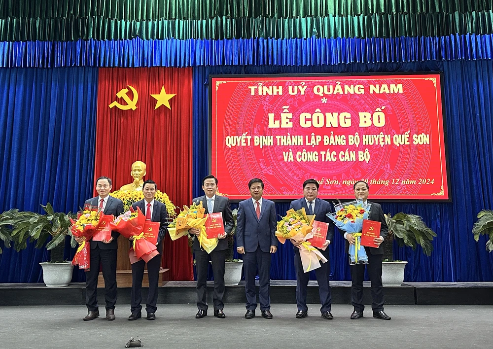 sap-nhap-huyen-nong-sTheo Bí thư Quảng Nam Lương Nguyễn Minh Triết, việc sáp nhập huyện Nông Sơn vào Quế Sơn là nhân lên sức mạnh ý Đảng, lòng dânon-thanh-lap-dang-bo-1.JPG