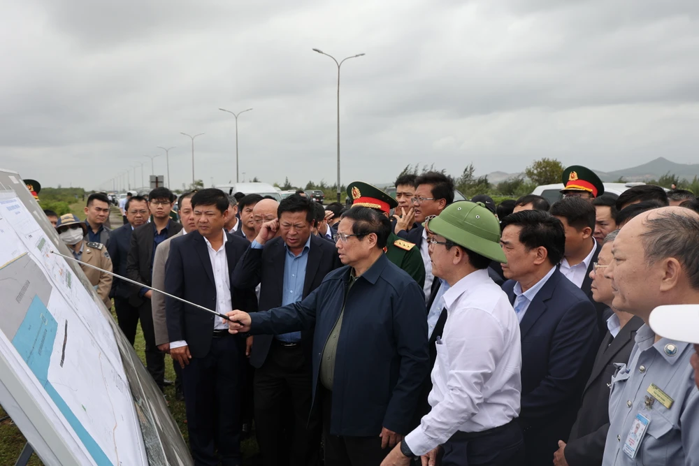 Thủ tướng Chính phủ Phạm Minh Chính làm việc, giao Quảng Nam lựa chọn nhà đầu tư cảng hàng không Chu Lai. Ảnh: TN
