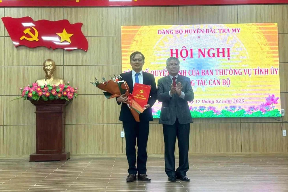 bo-nhiem-giu-chucĐiều động ông Thái Hoàng Vũ nhận công tác tại UBND tỉnh, giao bổ nhiệm giữ chức Chánh văn phòng UBND tỉnh.-vu-chanh-van-phong-ubnd-tinh-1.jpg