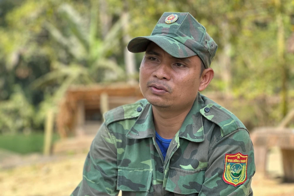 Hốih Trân - Chàng trai cơ tu trả nợ rừng xanh.