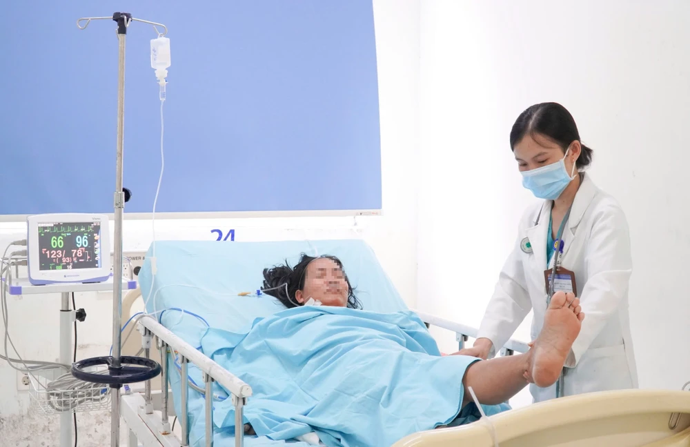 Ăn cá nóc tại nhà, người phụ nữ bị ngộ độc nguy kịch