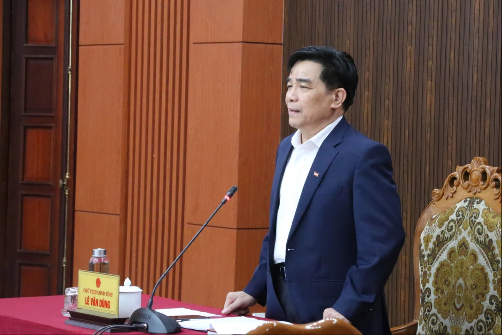 Chủ tịch Quảng Nam, ông Lê Văn Dũng chủ trì buổi họp. Ảnh: TN