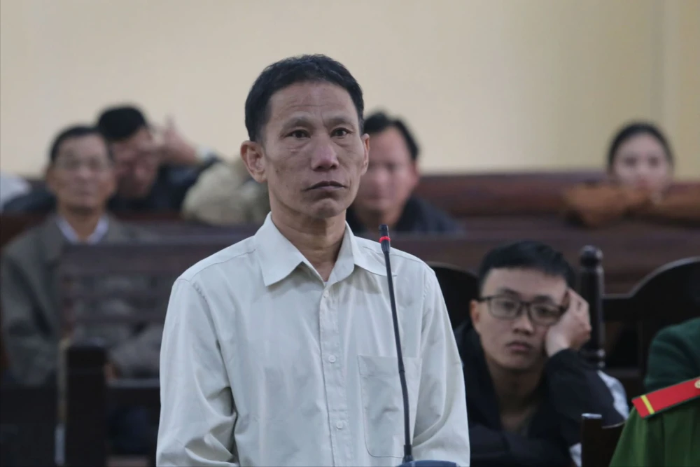 Vô cớ dùng búa đánh vào đầu làm bạn biển tử vong, bị cáo Bảy lãnh án 16 năm tù. Ảnh: TN