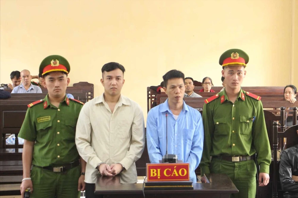 Lập và Đông dùng súng nhựa cướp ngân hàng. Ảnh: TN