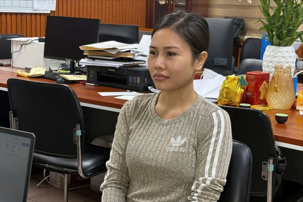 Bị can Thảo bị truy nã đặc biệt nguy hiểm về tội mua bán người, mua bán trẻ em bị bắt sau 11 năm bỏ trốn. Ảnh: CA