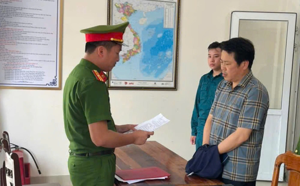 Bị can Trần Phú Hoà, giám đốc doanh nghiệp lừa đảo tiền tỉ. Ảnh: CA