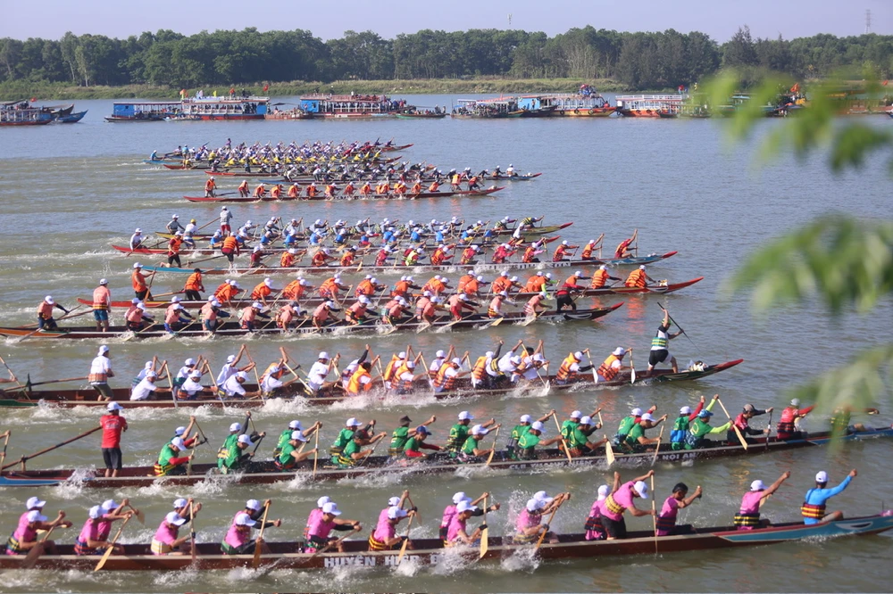 Giải đua thuyền truyền thống