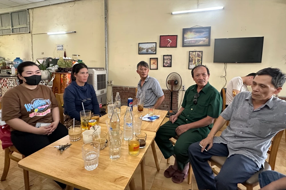 Tiểu thương khóc ròng vì mức thuê mặt bằng mới quá cao. Ảnh: TN