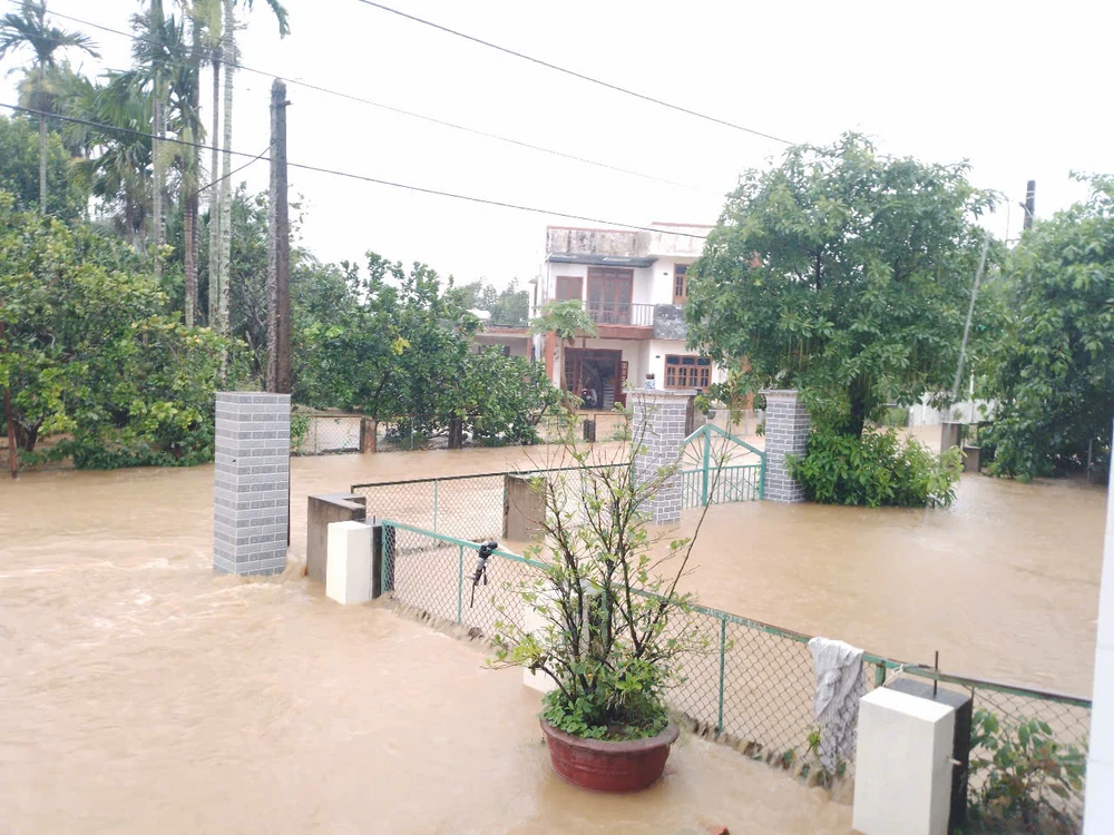 Vùng rốn lũ ngập sâu, nhiều thôn ở xã Đại Hưng bị chia cắt. Ảnh: CTV