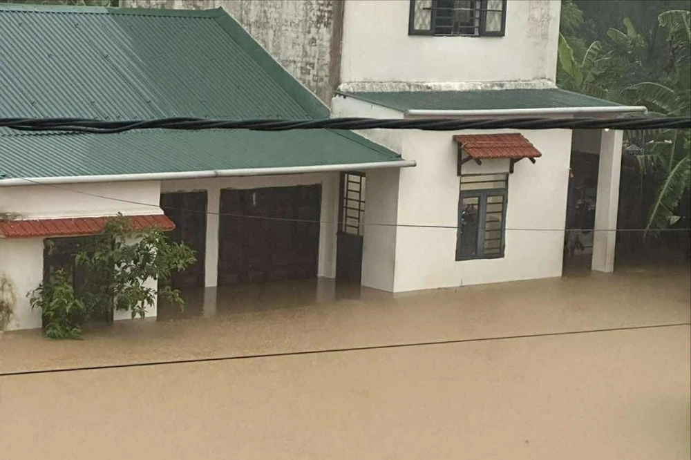 rốn lũ ngập sâu