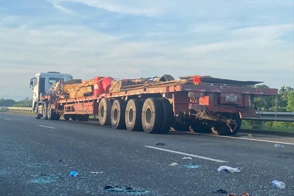 Hiện trường vụ tai nạn trên cao tốc Đà Nẵng - Quảng Ngãi.