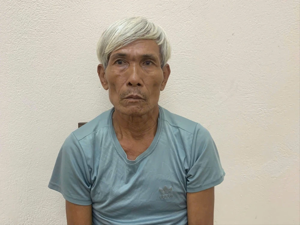 Bị can Phú trốn truy nã suốt 34 năm, 2 lần thay tên đổi họ vẫn không thoát. Ảnh: CA