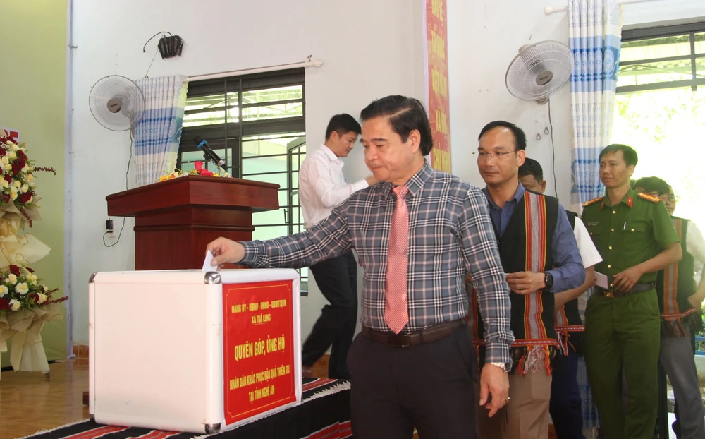 Xã từng xảy ra sạt lở kinh hoàng ở Đà Nẵng ủng hộ người dân gặp thiên tai, bão lũ