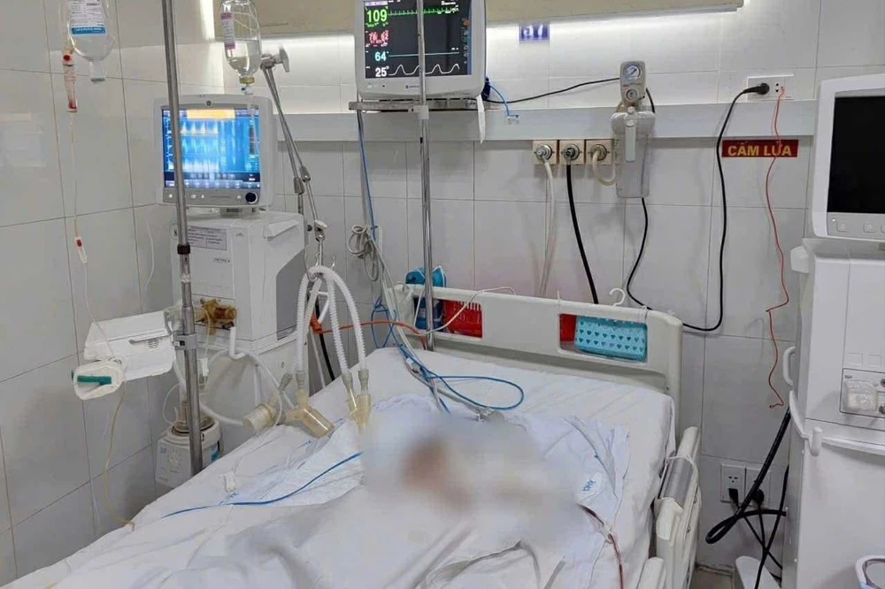 Cháu bé 11 tháng tuổi trong vụ 2 gia đình đi khám bệnh gặp nạn đã không qua khỏi. Ảnh: BV