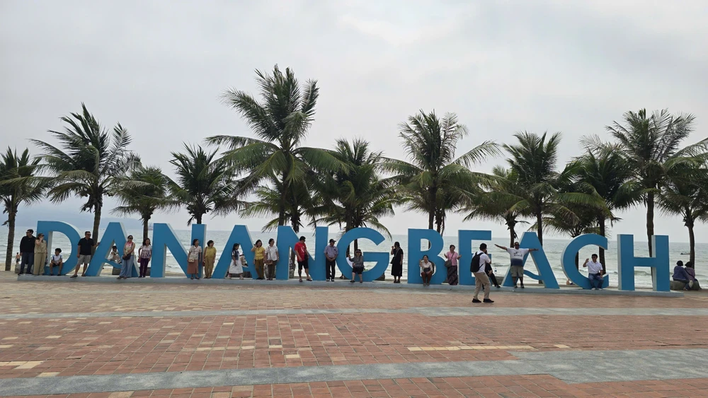 da-nang-beach-2.jpeg