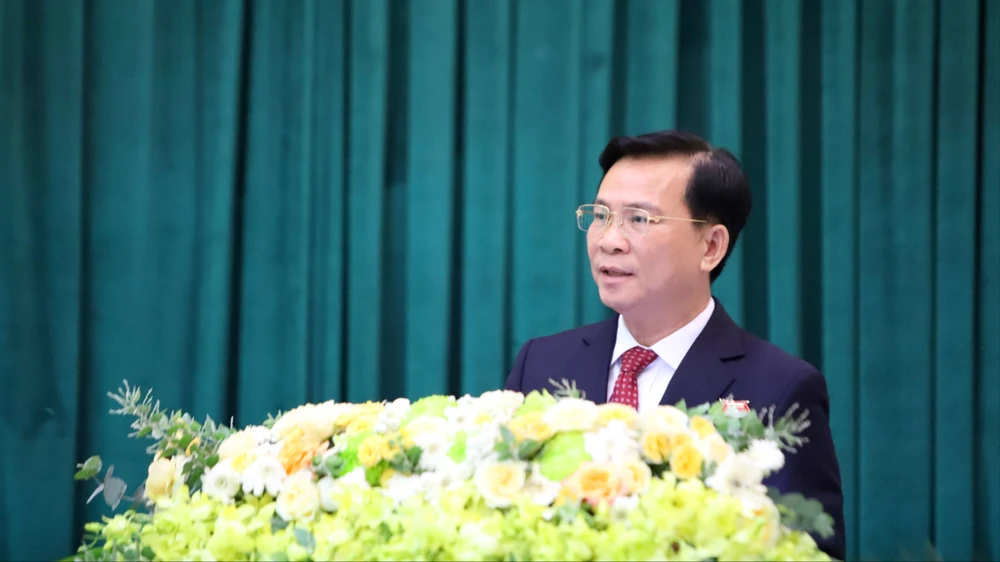 Ông Mười cho biết việc thiếu đất đắp đã ảnh hưởng đến các dự án trên địa bàn và công tác giải ngân vốn đầu tư công.