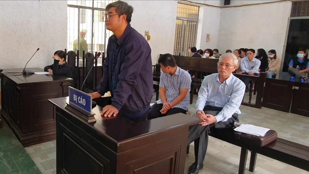 hiệu trưởng.jpg