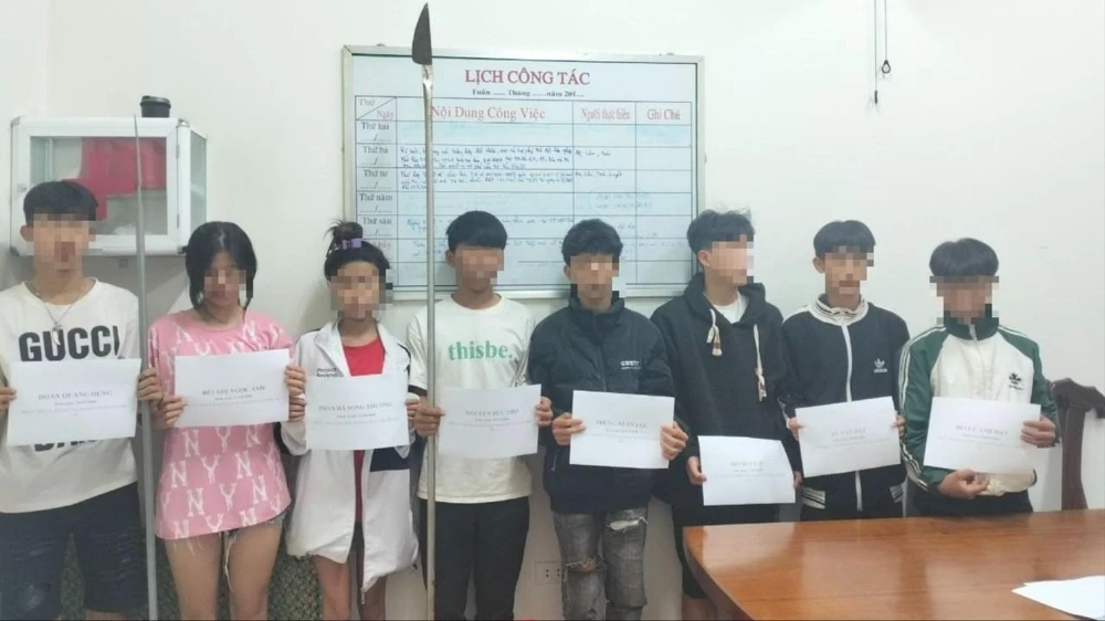 Mang theo dao phóng heo, nhóm thiếu niên bị công an xử lý