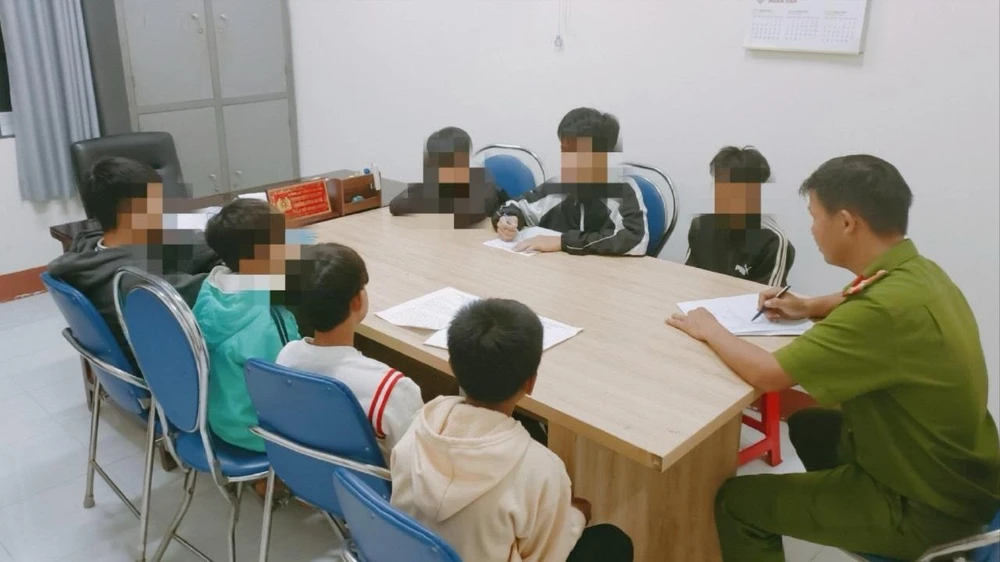 học sinh tự chế tạo pháo 4