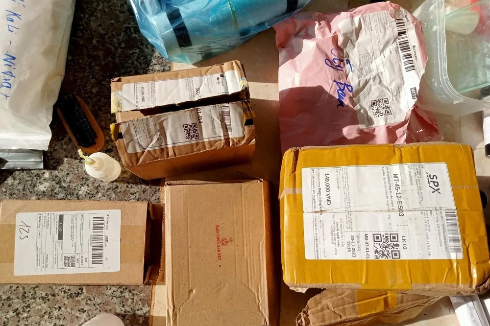 học sinh tự chế tạo pháo- 2