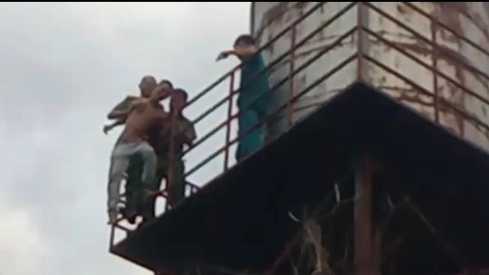 nam thanh niên 2.jpg