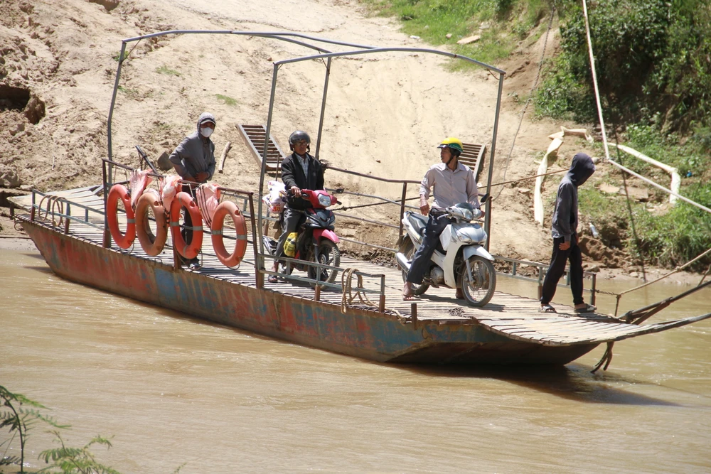 thuê đò qua sông 3.JPG