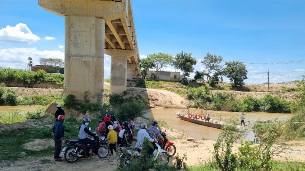 thuê đò qua sông 5.jpg